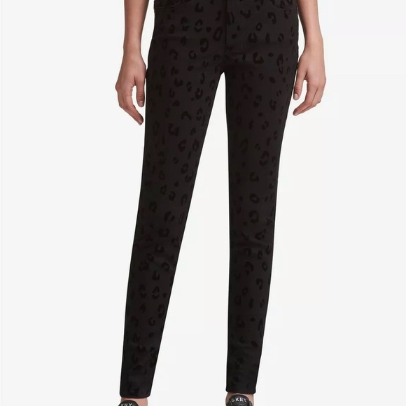 NWT Dkny Women's Black Animal Leopard Print Stretch Casual Skinny Jeans Size 26 - Picture 1 of 5
